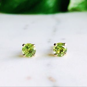 14K Yellow Gold 5mm Peridot Earring Studs